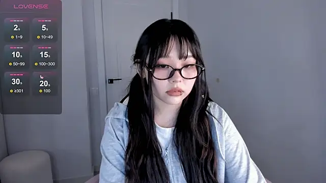 Snapshot of hee_young11 chatting on 09/21/25, 08:03 hee young11 online show from 09/21/25, 08:03