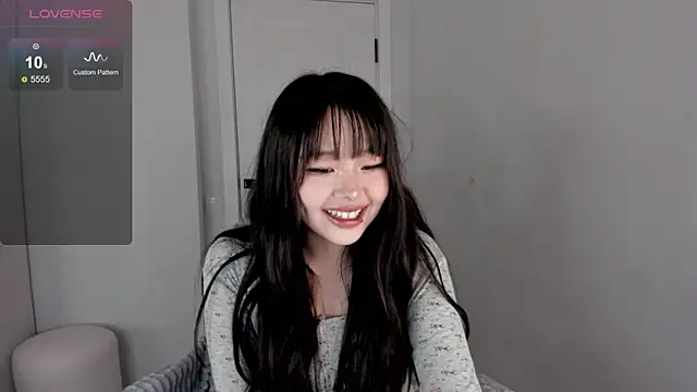 Snapshot of hee_young11 chatting on 10/10/25, 11:38 hee young11 online show from 10/10/25, 11:38