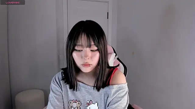 Snapshot of hee_young11 chatting on 12/01/25, 12:39 hee young11 online show from 12/01/25, 12:39