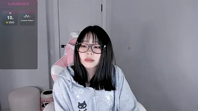 Snapshot of hee_young11 chatting on 02/01/26, 06:55 hee young11 online show from 02/01/26, 06:55