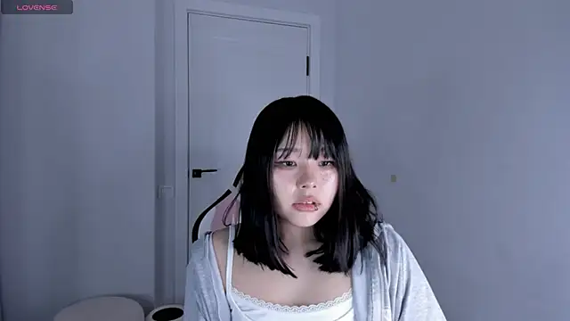 Snapshot of hee_young11 chatting on 12/14/25, 06:57 hee young11 online show from 12/14/25, 06:57