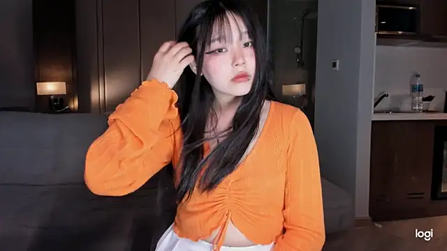 Snapshot of hee_young11 chatting on 03/10/25, 02:16 hee young11 online show from 03/10/25, 02:16