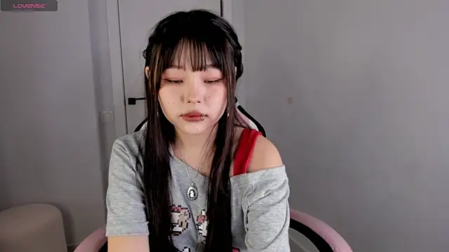 Snapshot of hee_young11 chatting on 09/19/25, 06:01 hee young11 online show from 09/19/25, 06:01