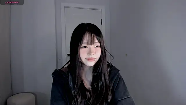 Snapshot of hee_young11 chatting on 10/24/25, 11:09 hee young11 online show from 10/24/25, 11:09