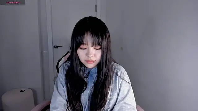 Snapshot of hee_young11 chatting on 11/07/25, 09:19 hee young11 online show from 11/07/25, 09:19