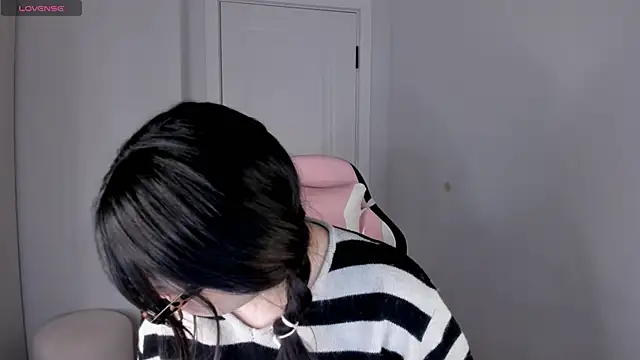 Snapshot of hee_young11 chatting on 01/19/26, 07:23 hee young11 online show from 01/19/26, 07:23