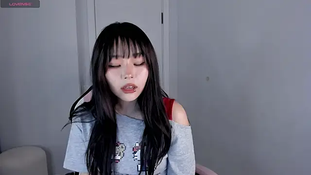 Snapshot of hee_young11 chatting on 09/26/25, 09:54 hee young11 online show from 09/26/25, 09:54