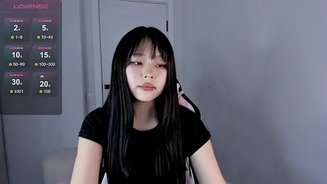 Snapshot of hee_young11 chatting on 10/21/25, 08:41 hee young11 online show from 10/21/25, 08:41