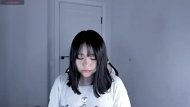 Snapshot of hee_young11 chatting on 12/04/25, 05:56 hee young11 online show from 12/04/25, 05:56