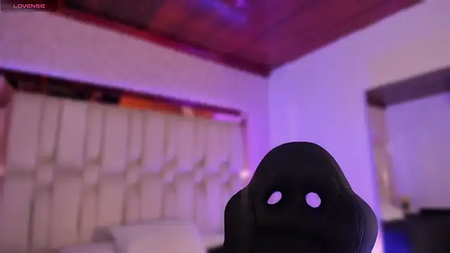 Kleverly Manson1 online show from 12/18/25, 08:12