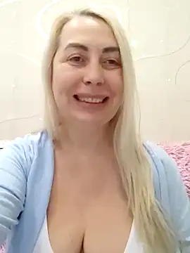 Snapshot of HotJanet chatting on 01/13/25, 06:27 HotJanet online show from 01/13/25, 06:27