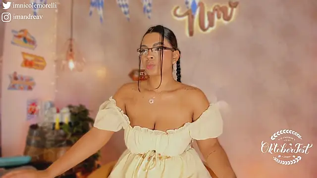 Nicolemorelli2 online show from 10/04/25, 12:17