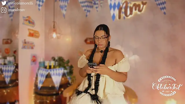 Nicolemorelli2 online show from 10/02/25, 12:52