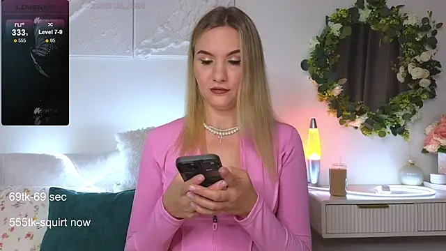 Snapshot of Maria_Shy chatting on 09/19/25, 07:56 Maria Shy online show from 09/19/25, 07:56