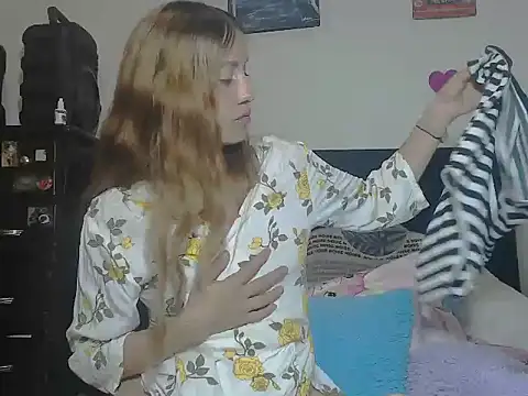 Snapshot of valerivegass chatting on 11/24/25, 02:17 valerivegass online show from 11/24/25, 02:17