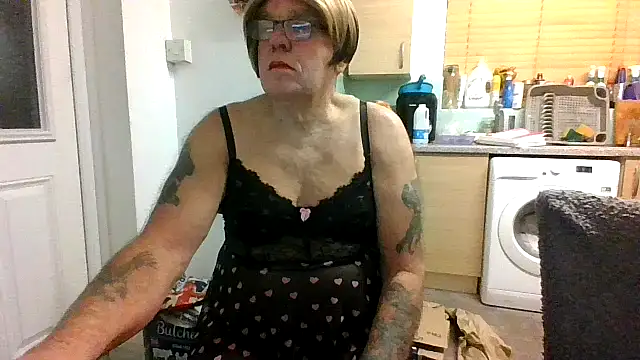 samanthasissieuk online show from 11/22/25, 04:33