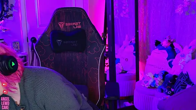Angel-Lewd-Cake online show from 05/18/26, 03:17
