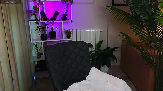 Lina-hill online show from 11/30/25, 09:43