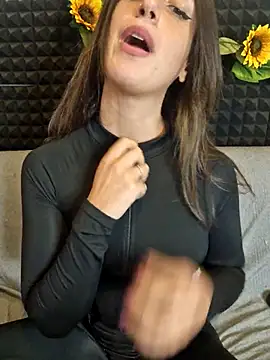 Snapshot of Stefania_PT chatting on 10/15/25, 10:23 Stefania PT online show from 10/15/25, 10:23
