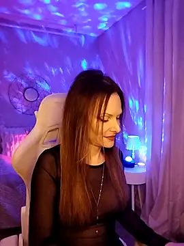 Luna Kitanna online show from 12/04/25, 10:31