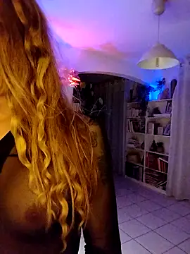 Luna Kitanna online show from 11/02/25, 09:09