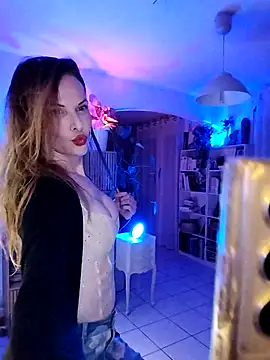 Luna Kitanna online show from 11/25/25, 09:26