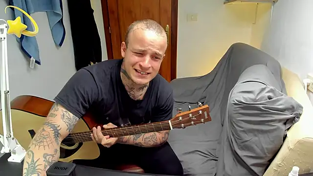 Snapshot of layneinchains chatting on 05/26/26, 12:36 layneinchains online show from 05/26/26, 12:36