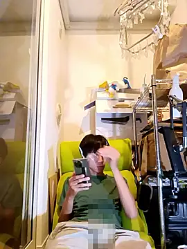 Snapshot of freeeeeessssss111 chatting on 10/13/25, 03:13 freeeeeessssss111 online show from 10/13/25, 03:13