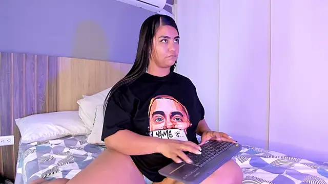 hannnasmith online show from 11/22/25, 02:21