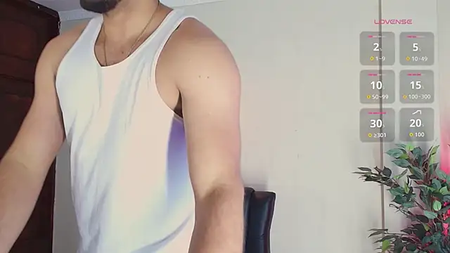 Snapshot of HenryBenso chatting on 09/13/25, 04:18 HenryBenso online show from 09/13/25, 04:18