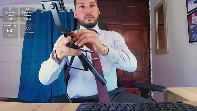 Snapshot of HenryBenso chatting on 10/23/25, 11:47 HenryBenso online show from 10/23/25, 11:47