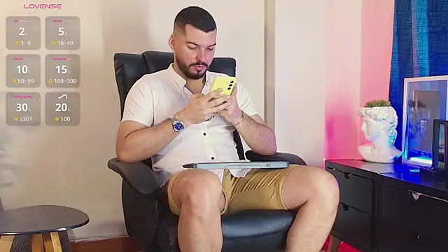Snapshot of HenryBenso chatting on 09/19/25, 04:55 HenryBenso online show from 09/19/25, 04:55