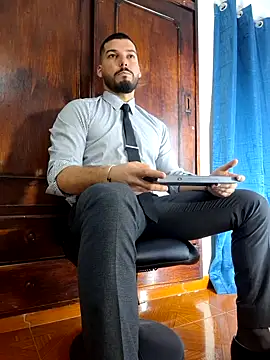 Snapshot of HenryBenso chatting on 10/07/25, 05:03 HenryBenso online show from 10/07/25, 05:03