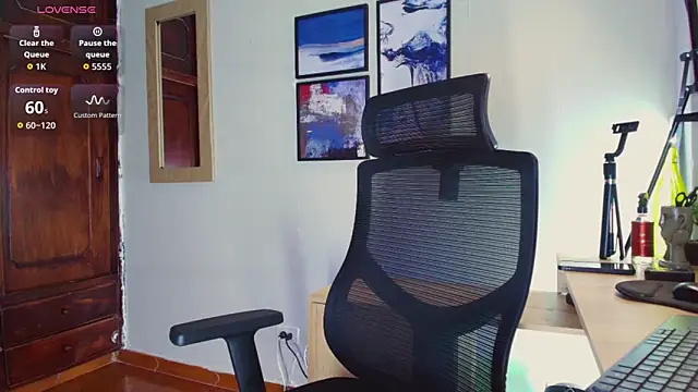 Snapshot of HenryBenso chatting on 11/12/25, 09:57 HenryBenso online show from 11/12/25, 09:57