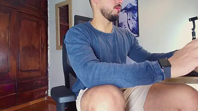 Snapshot of HenryBenso chatting on 11/07/25, 10:09 HenryBenso online show from 11/07/25, 10:09