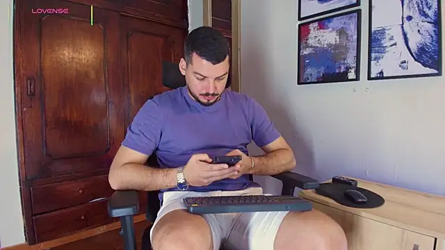 Snapshot of HenryBenso chatting on 11/28/25, 07:25 HenryBenso online show from 11/28/25, 07:25