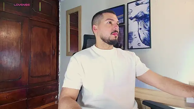 Snapshot of HenryBenso chatting on 11/17/25, 10:08 HenryBenso online show from 11/17/25, 10:08