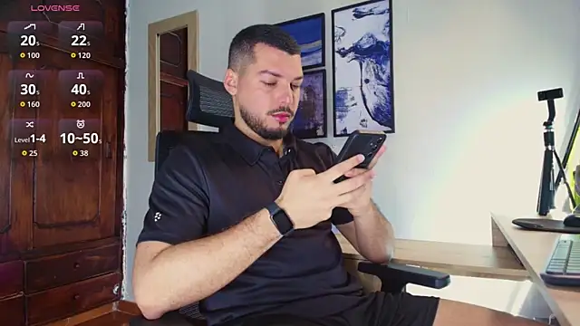 Snapshot of HenryBenso chatting on 10/30/25, 05:54 HenryBenso online show from 10/30/25, 05:54