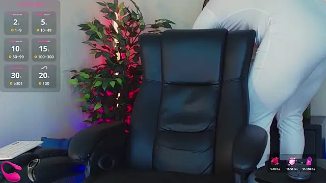 Snapshot of HenryBenso chatting on 02/13/26, 11:21 HenryBenso online show from 02/13/26, 11:21