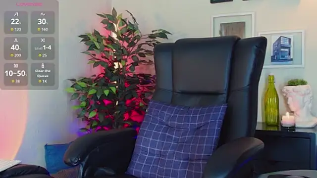 Snapshot of HenryBenso chatting on 02/23/26, 05:35 HenryBenso online show from 02/23/26, 05:35