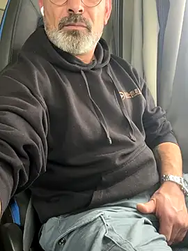 Snapshot of dzhakar chatting on 01/07/26, 11:37 dzhakar online show from 01/07/26, 11:37