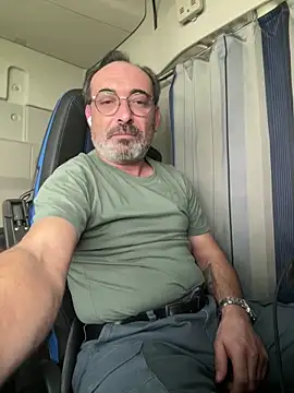 Snapshot of dzhakar chatting on 12/22/25, 12:16 dzhakar online show from 12/22/25, 12:16