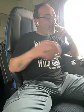 Snapshot of dzhakar chatting on 02/03/26, 12:32 dzhakar online show from 02/03/26, 12:32