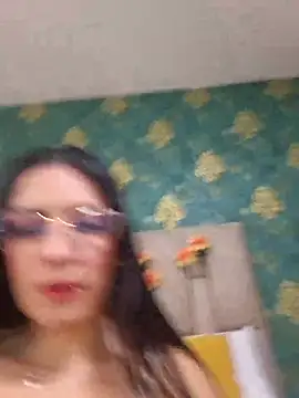 Snapshot of SuzanSmithh chatting on 01/07/26, 11:26 SuzanSmithh online show from 01/07/26, 11:26