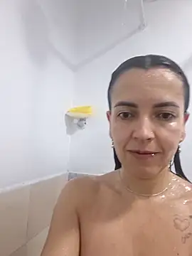 Snapshot of SuzanSmithh chatting on 02/17/26, 10:12 SuzanSmithh online show from 02/17/26, 10:12