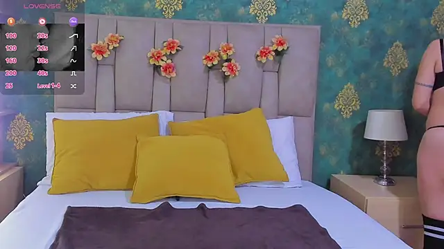 Snapshot of SuzanSmithh chatting on 01/15/26, 11:24 SuzanSmithh online show from 01/15/26, 11:24