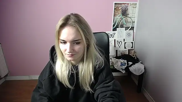 Snapshot of viktoria_lovely chatting on 12/23/24, 09:49 viktoria lovely online show from 12/23/24, 09:49