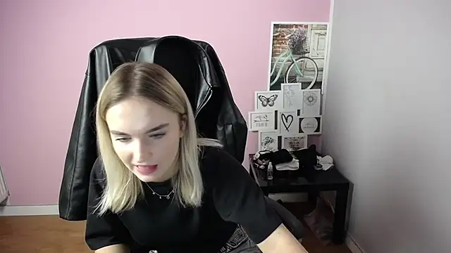 Snapshot of viktoria_lovely chatting on 10/22/25, 09:31 viktoria lovely online show from 10/22/25, 09:31