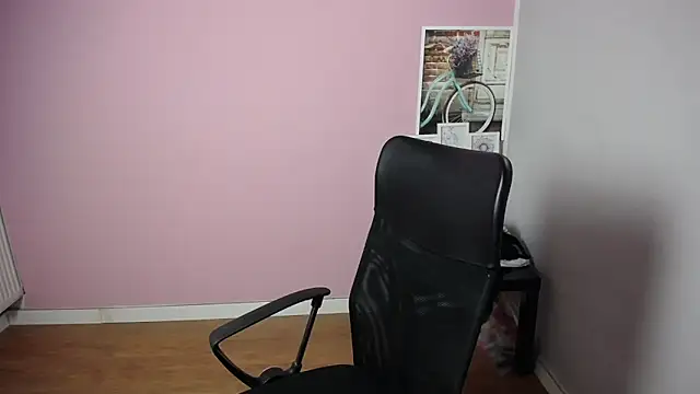 Snapshot of viktoria_lovely chatting on 09/10/25, 06:45 viktoria lovely online show from 09/10/25, 06:45