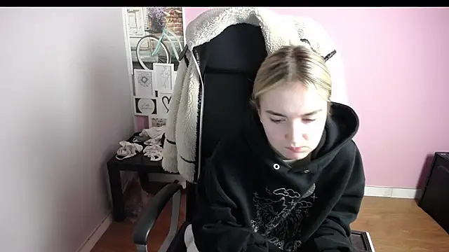 viktoria lovely online show from 12/23/25, 06:56